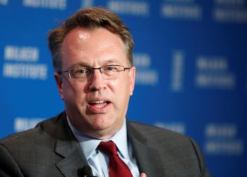 川普關稅保持未爆彈，Fed三把手：利率將不變「一段時間」，觀察通膨風險