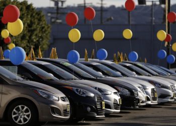 「車行打給我願出更高價買回」，川普關稅戰掀美國中古車搶購奇景