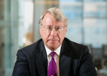 傳奇大空頭Jim Chanos喊「做空微策略、做多比特幣」，套利瘋狂想法引爆華爾街爭論加密估值