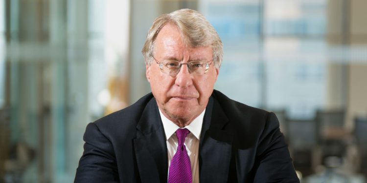 傳奇大空頭Jim Chanos喊「做空微策略、做多比特幣」，套利瘋狂想法引爆華爾街爭論加密估值