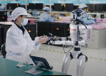 AI淘汰竹科工程師？黃仁勳喊「機器人取代上千員工」：八間台廠正導入優化