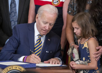 拜登罹患「攝護腺癌」已轉移骨髓，川普罕見鼻酸：我非常難過，希望他早日康復