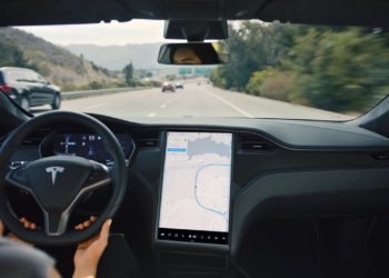 AI 自駕真安全？特斯拉最新報告：Autopilot 碰撞率不到人類駕駛十分之一