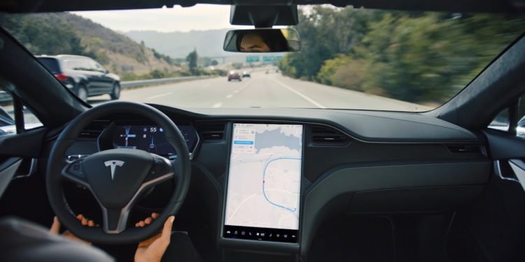 AI 自駕真安全？特斯拉最新報告：Autopilot 碰撞率不到人類駕駛十分之一