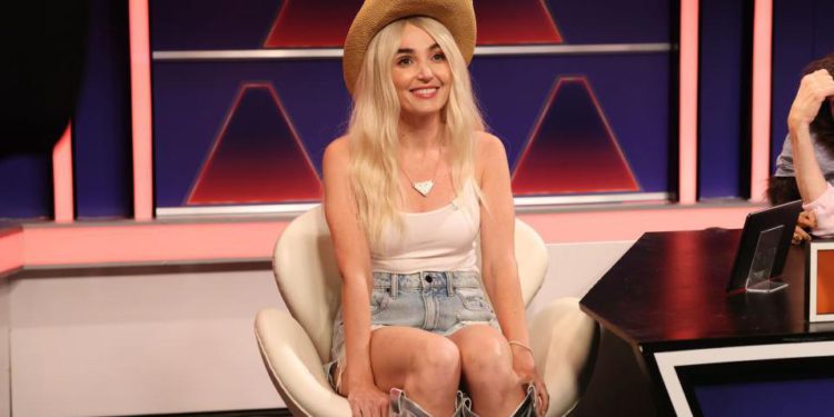 be2f2700-b3d2-11ef-b57d-e9f8a950ef69 | 動區動趨-最具影響力的區塊鏈新聞媒體 Hawk Tuah 女孩親述:FBI 突襲、死亡威脅…代言MEME幣是惡夢