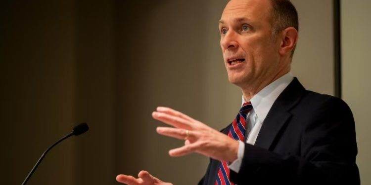 川普關稅或拖延Fed降息！聯準會官員：若通膨好轉，未來12-18月利率將大降