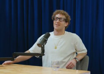 祖克柏預言手機將被淘汰！AI 智慧眼鏡 + 全息投影才是人類未來