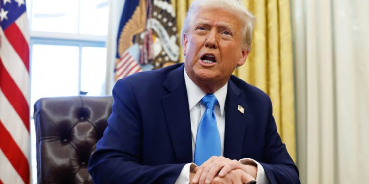 美中互降關稅》美股大漲 費半狂飆7%、比特幣卻插針 $100,700，川普：90天後協議未成會再加關稅