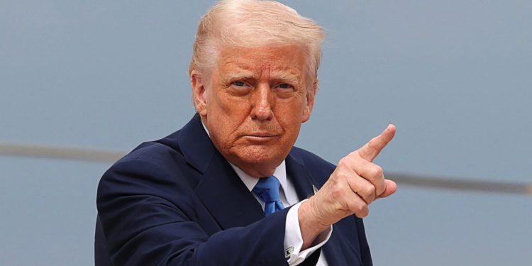 川普喊：所有人「立刻撤離德黑蘭」伊朗絕不能有核武，比特幣下殺10.6萬美元