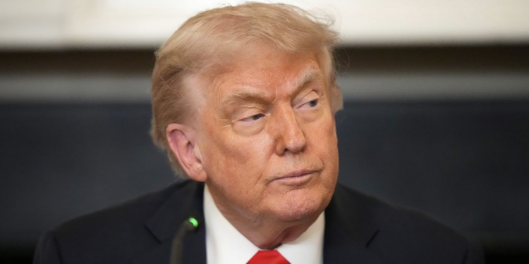 川普怒罵馬斯克「失去理智」：不想跟他通話，想賣掉紅色特斯拉..TSLA反彈6%