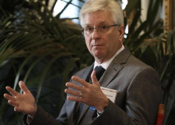 為鮑爾爭取川普好感？聯準會理事沃勒放鴿：Fed最早7月降息，關稅衝擊影響短暫