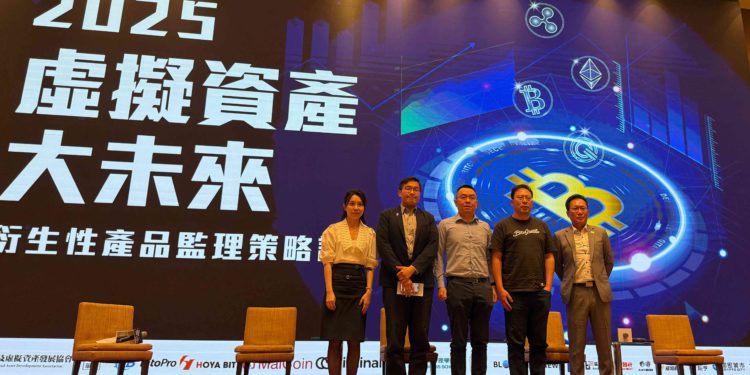 1 | 動區動趨-最具影響力的區塊鏈新聞媒體 2025虛擬衍生性商品論壇》台灣加密衍生品用戶出走境外怎辦?穩定幣要守住金融主權