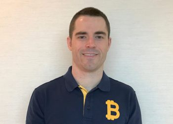 遠古巨鯨休眠14年後轉出8萬枚BTC，社群猜測與「比特幣耶穌」Roger Ver 有關