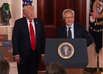 川普爆曾考慮「拆分輝達」後發現 Nvidia 實在太強，黃仁勳奉上彩虹屁回應