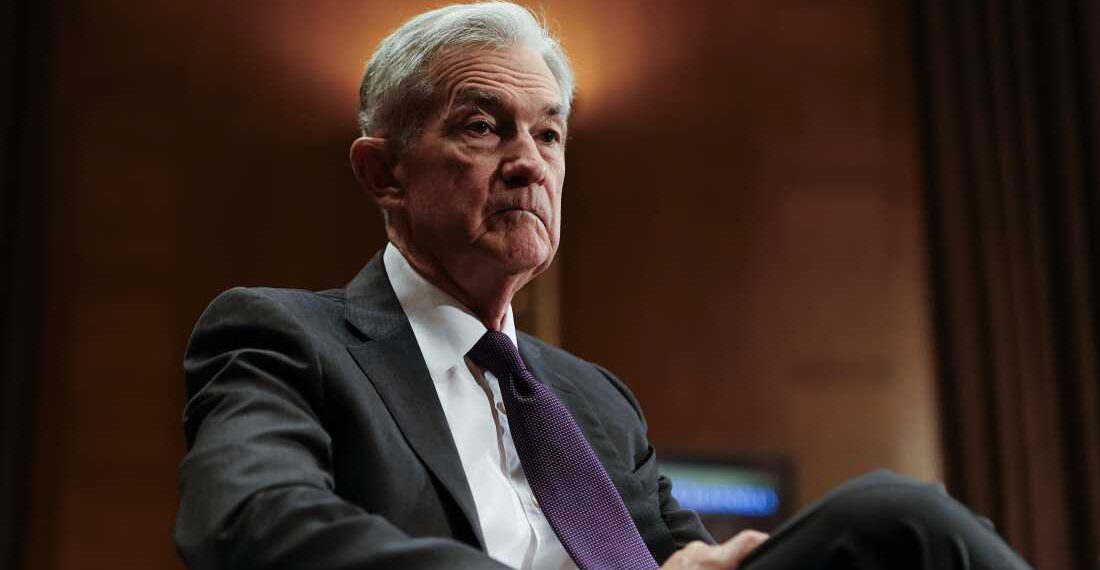 Fed Chair Jerome Powell Testifies During Senate Hearing On Capitol Hill | 動區動趨-最具影響力的區塊鏈新聞媒體 鮑爾堅不降息!但聯準會內部已現決策分歧,比特幣跌破11.6萬後反彈、以太坊站回3800美元