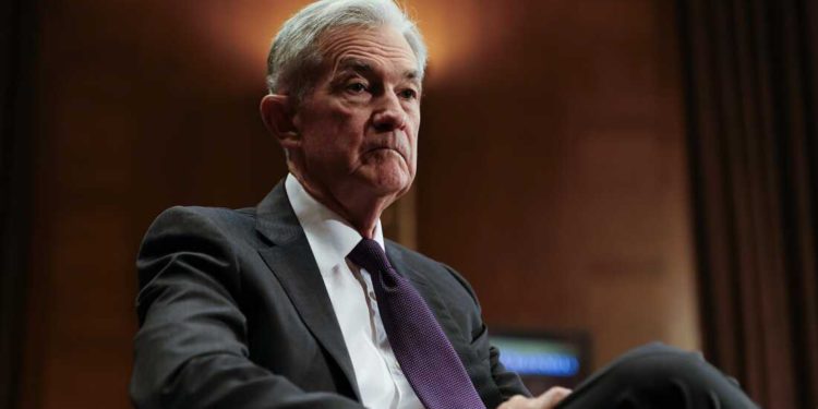 Fed Chair Jerome Powell Testifies During Senate Hearing On Capitol Hill | 動區動趨-最具影響力的區塊鏈新聞媒體 鮑爾堅不降息!但聯準會內部已現決策分歧,比特幣跌破11.6萬後反彈、以太坊站回3800美元
