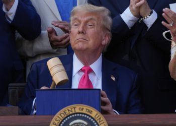 川普稱12國關稅通知信下周一寄出，卓榮泰：優先守護台灣敏感產品，談判進行中