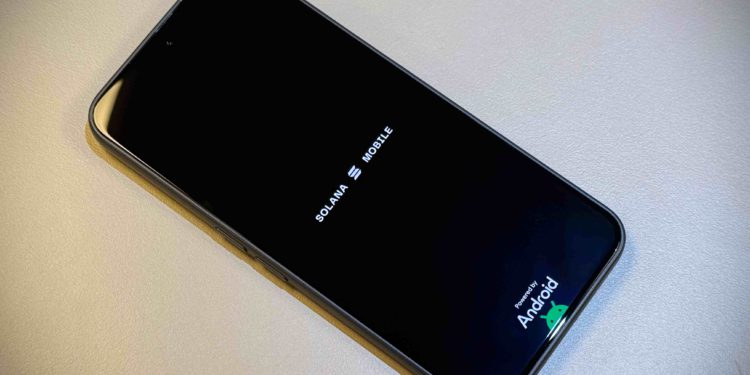 Solana Seeker手機快速實測上手：散熱優秀？總體堪用的功能機