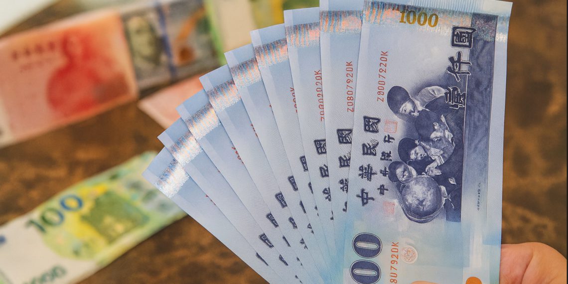 台灣20%關稅》新台幣貶破30元創兩個月新低、下週半導體關稅才是大魔王