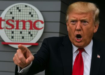 川普拋100%半導體關稅重拳，台積電投資2千億美元「躲過一劫」開盤拉漲5%