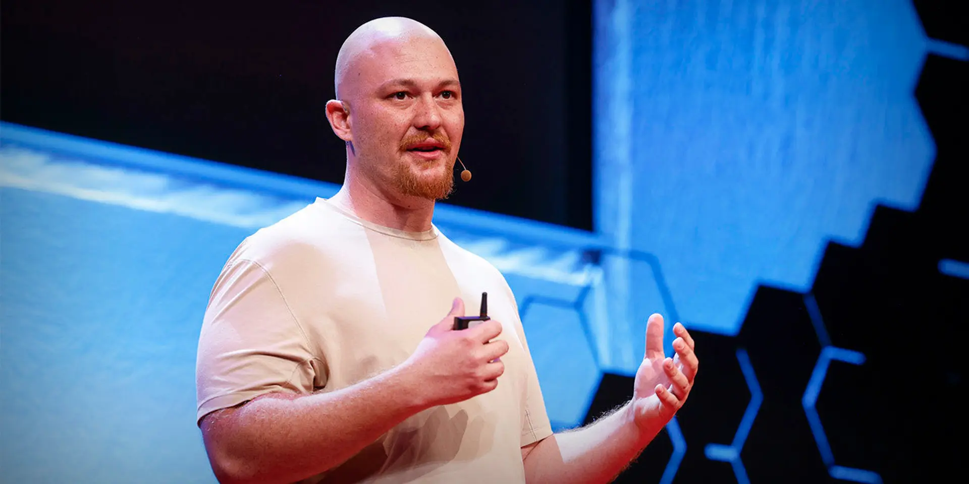 Replit CEO：AI 敲響了 SaaS 的末日警鐘，下一位「中本聰」正在路上