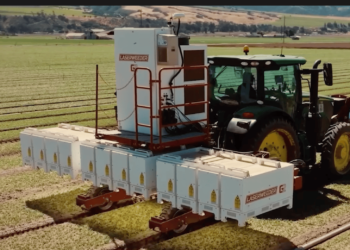 NVIDIA 顯卡裝農耕機變「小草殺手」，AI雷射燃燒全面取代除草劑