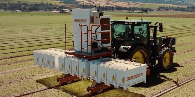 NVIDIA 顯卡裝農耕機變「小草殺手」，AI雷射燃燒全面取代除草劑