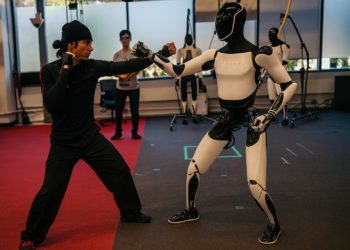 特斯拉Optimus機器人「功夫對打」像真人覺醒！馬斯克：V3版本很不一樣