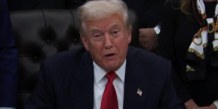 美國政府關門43天後重啟！川普深夜簽署法案：民主黨與拜登讓美國損失1.5兆美元