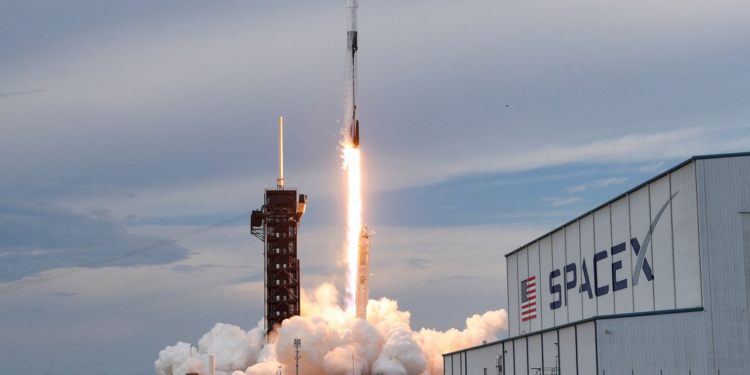 馬斯克太空公司 SpaceX 傳計劃明年 IPO 上市！估值預計高達 8000 億美元超車 OpenAI