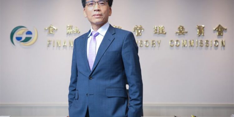 金管會彭金隆鬆口：12年不變的銀行「15元轉帳費」有望調降