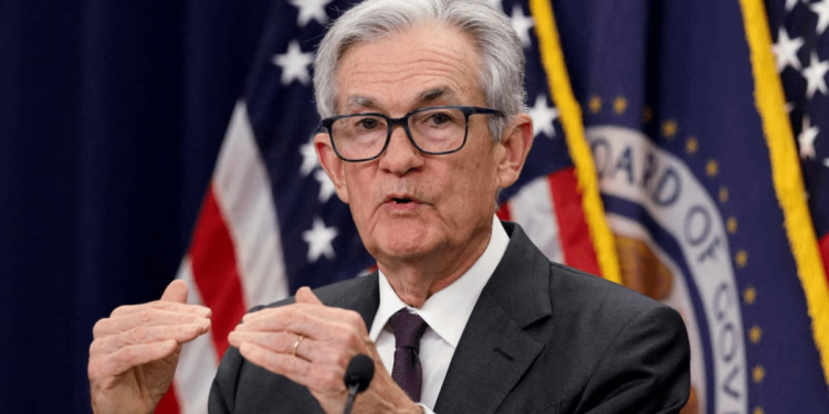 鮑爾記者會講話釋「謹慎鷹派」立場：經濟穩健、通膨略高，目前不急於降息