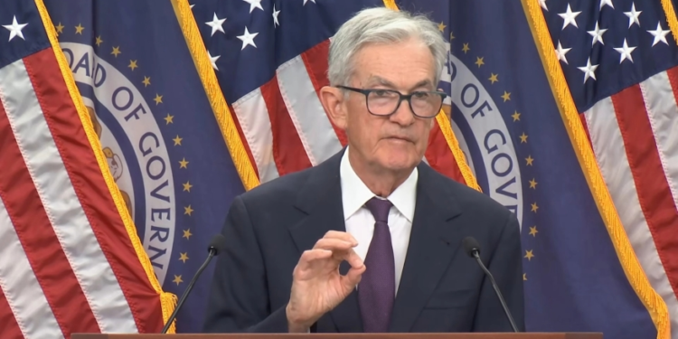 美國聯準會維持利率不變！比特幣跌破 9 萬美元、黃金衝上5300美元續寫新高