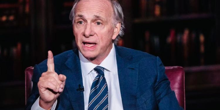 橋水基金達利歐警告：全球正處於資本戰爭「邊緣」！黃金仍是最佳避險工具