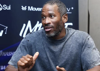 Arthur Hayes 公開持倉：加密貨幣只留核心信仰，押注通膨、戰爭、資源重新定價