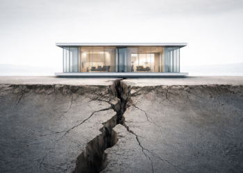 當 SaaS 護城河被 AI 填平，軟體公司剩下的三條活路