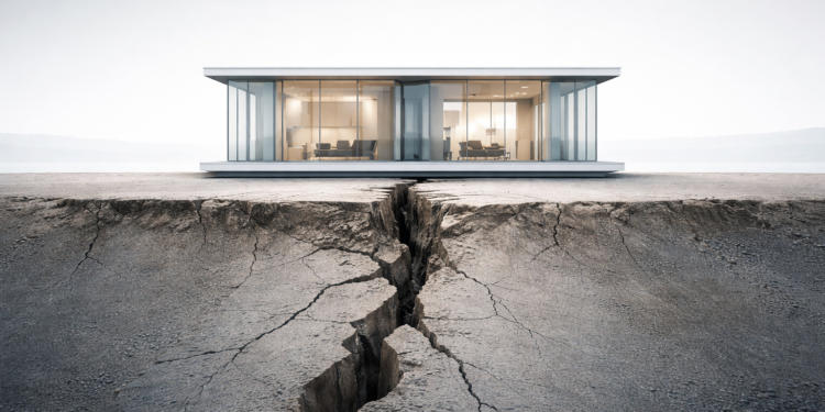 當 SaaS 護城河被 AI 填平，軟體公司剩下的三條活路