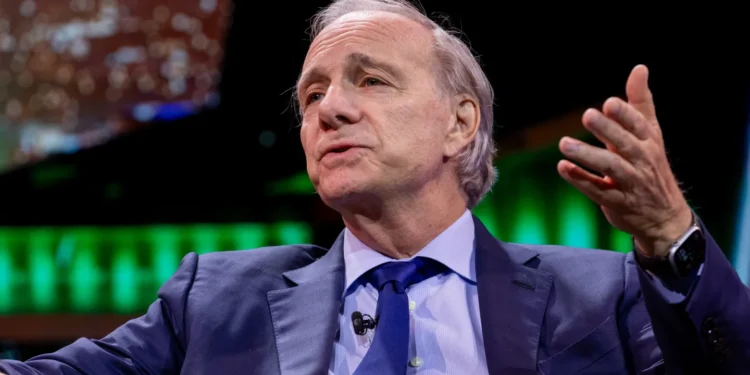 橋水基金達利歐詳解「全天候投資組合」：現金不安全、別想擇時進出，將公開資產配置秘方