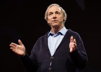 達里歐深度分析：川普若失去荷姆茲海峽控制權，美國霸權將迅速瓦解