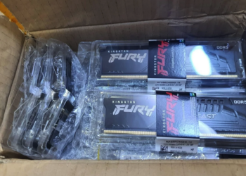 太爽！花 100 鎂買亞馬遜退貨盲盒，開出 40 條 DDR5 記憶體