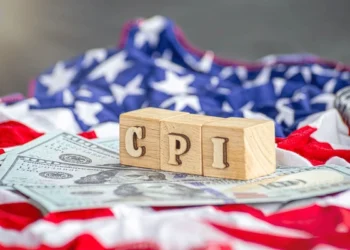 通膨暫歇！美國 2 月 CPI 年增 2.4% 符合預期，比特幣衝高回落力守 6.9 萬美元