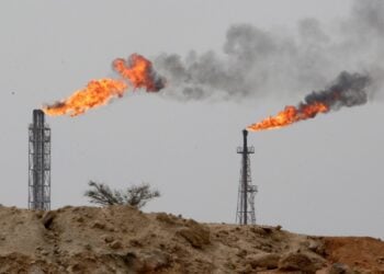 伊朗封鎖荷莫茲海峽,油價恐衝破 100 美元,台股週一開盤剉咧等?