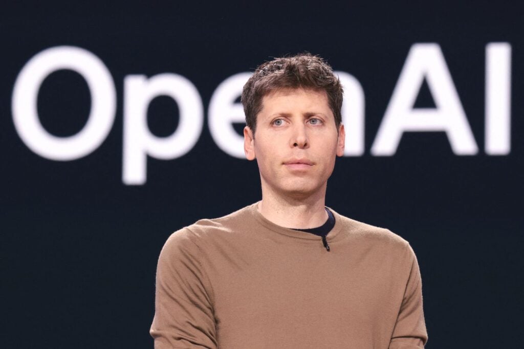 OpenAI 傳最快「今年底 IPO」估值衝兆美元，ChatGPT 必須搶下更多企業客戶