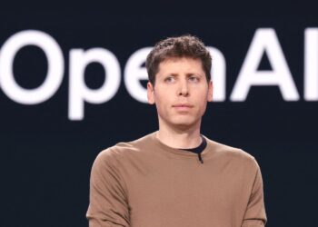 OpenAI 傳最快「今年底 IPO」估值衝兆美元，ChatGPT 必須搶下更多企業客戶