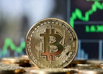 比特幣突破 6.8 萬、以太坊衝破 2100 美元！全網爆倉破 3.3 億美元，幣安合約客慘虧千萬