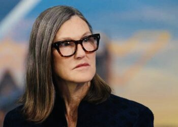 女股神大倒貨！Ark Invest 拋售數千萬美元 Meta 與 Nvidia 股票，同步減持自家比特幣 ETF