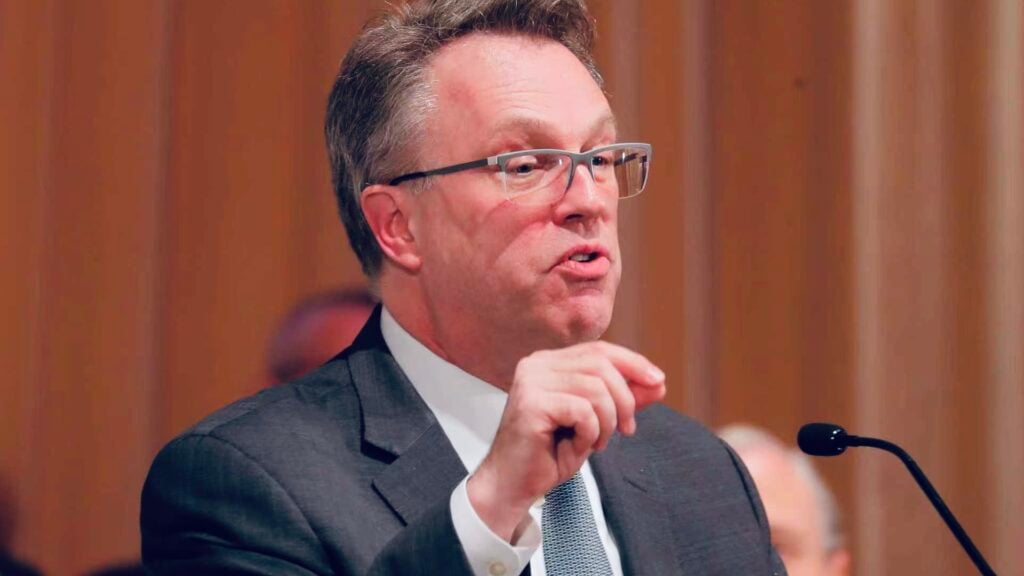 停滯性通膨陰霾再現！紐約聯準銀行總裁：美伊戰火拖累經濟，市場押注「今年不降息」