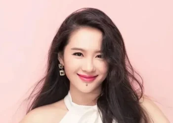 何一演講：靠AI提升10倍效能，我們要服務全球30億使用者