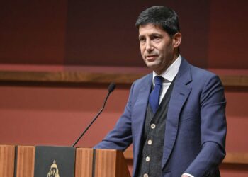 Fed 準主席華許身家超 1 億美元！Kevin Warsh 資產涉足加密貨幣 Blast、AI 新創投資