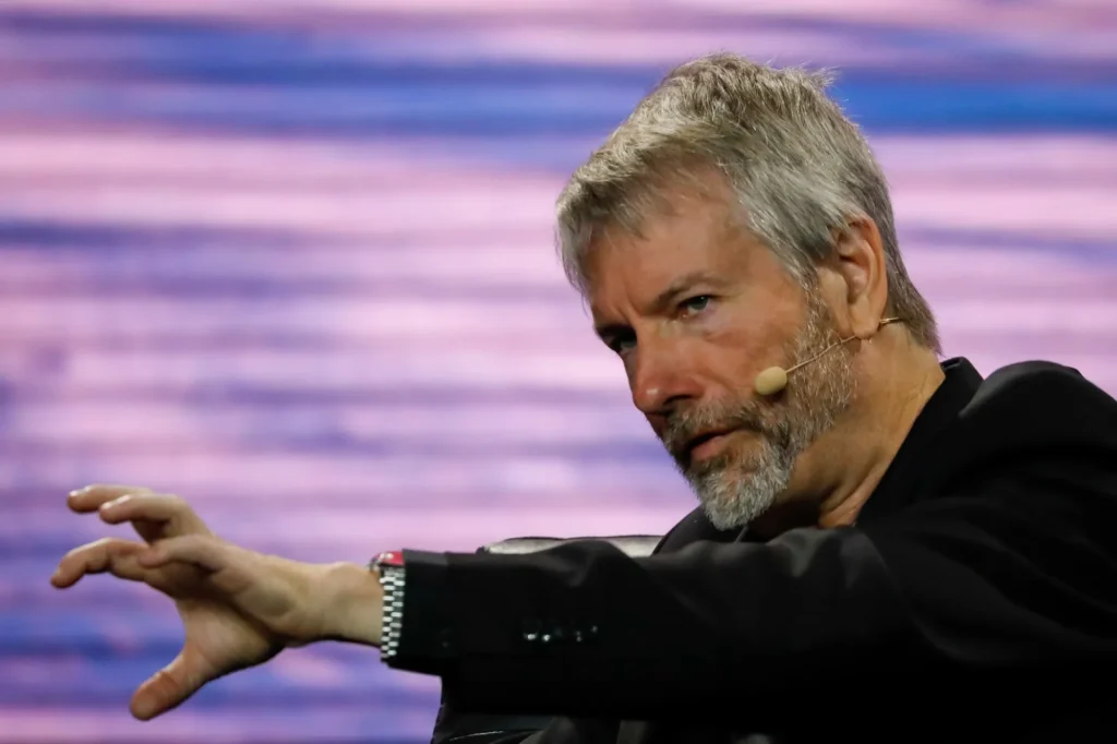 嚇瘋！Michael Saylor：微策略可能賣 BTC 支付股息、Strategy Q1 虧損 125 億美元